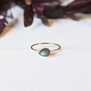 🦋LAST🦋 NWT Baizaar Teardrop Labradorite Dainty Stacking Ring, Size 6.75